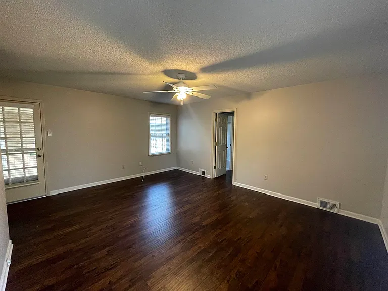2420 Stratfield Dr — Photo 20