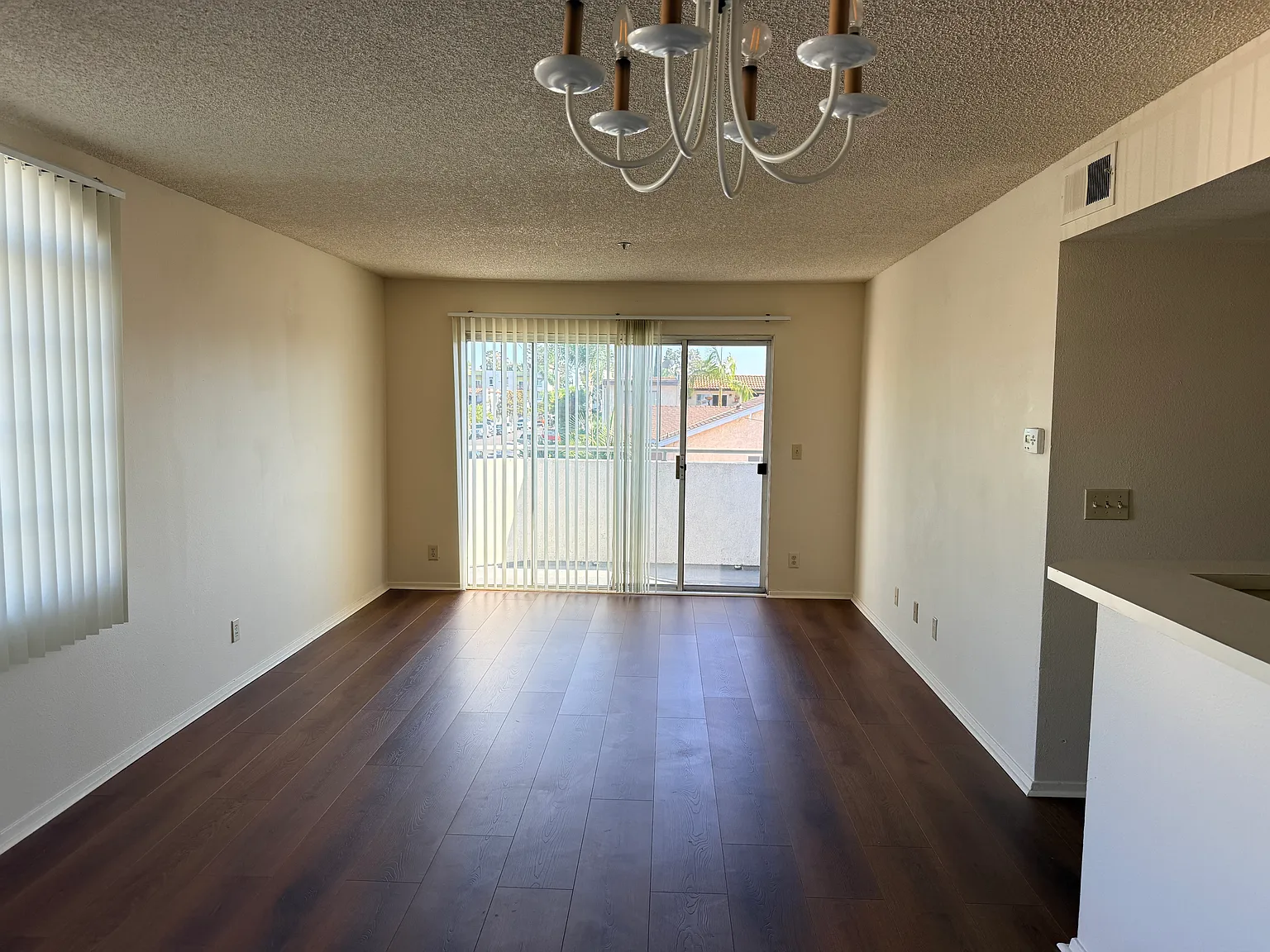 2 bed, 1000 sqft, $2,500 — Photo 3