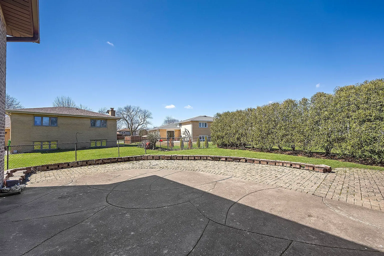 4 bed, 1.5 bath, 1598 sqft, $3,580 — Photo 4