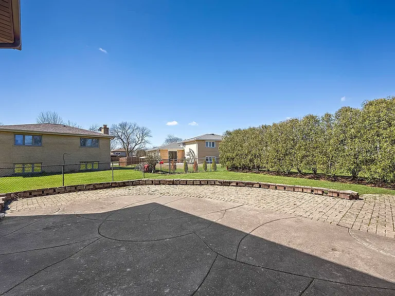 1631 Arbor Ct — Photo 4