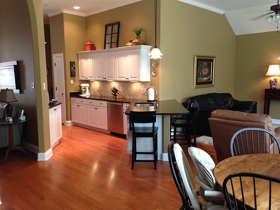 3rd image of 1501 Loughridge Ln
