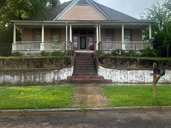 2702 10th St, Meridian, MS 39301