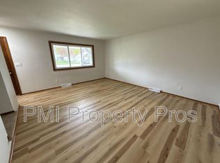 8148 S 88th St, Franklin, WI 53132