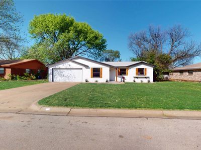 108 NW Jayellen Ave, Burleson, TX, 76028
