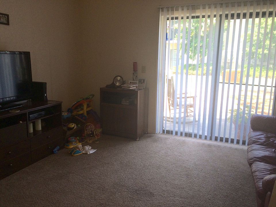 2nd image of 1014 Saint Andrews Dr APT 103