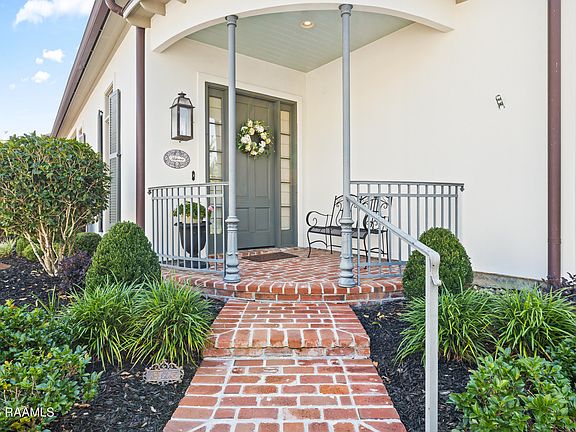 2nd image of 300 Edgehill Cir