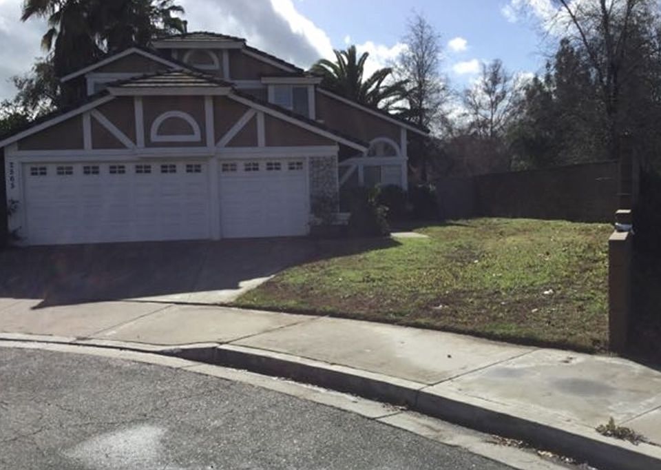 2nd image of 2565 Waterford Ct