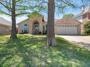1202 Angel Fire Ln, Arlington, TX 76001