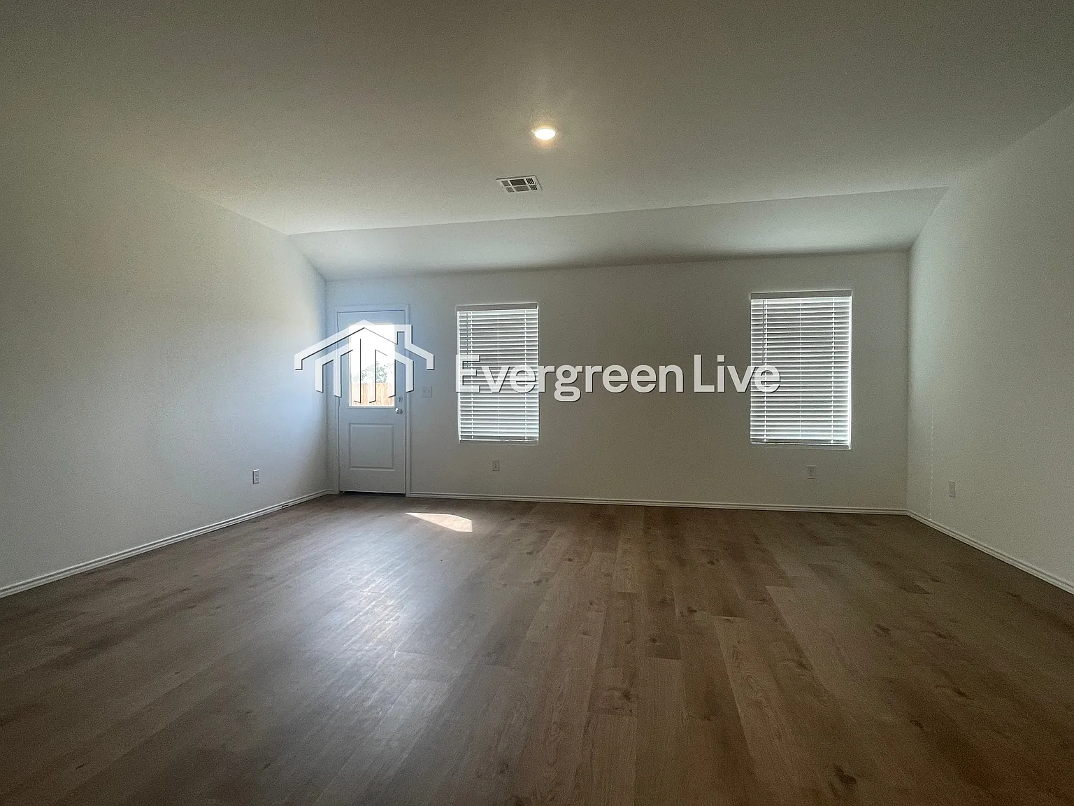 3 bed, 2.0 bath, 1633 sqft, $1,695 — Photo 4