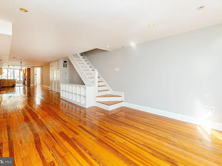 7 N Loudoun St #1/2 — Photo 4