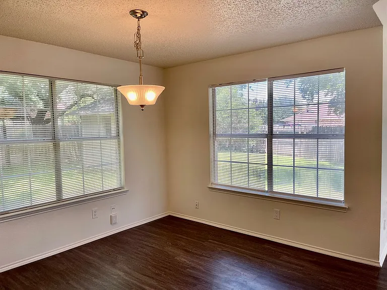 5202 Sherburne Dr — Photo 6
