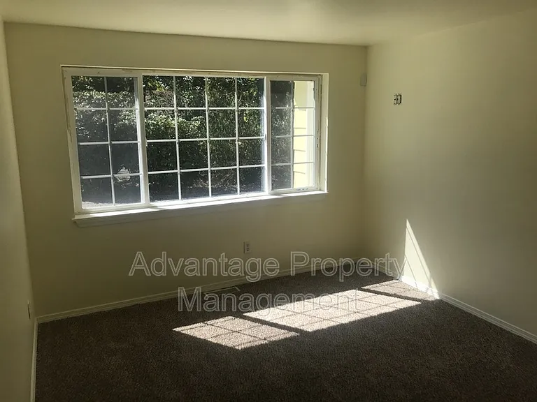 615 SE Atwood Ave — Photo 4