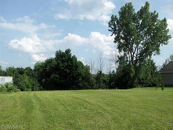2nd image of 5484 Riverlook Dr NE