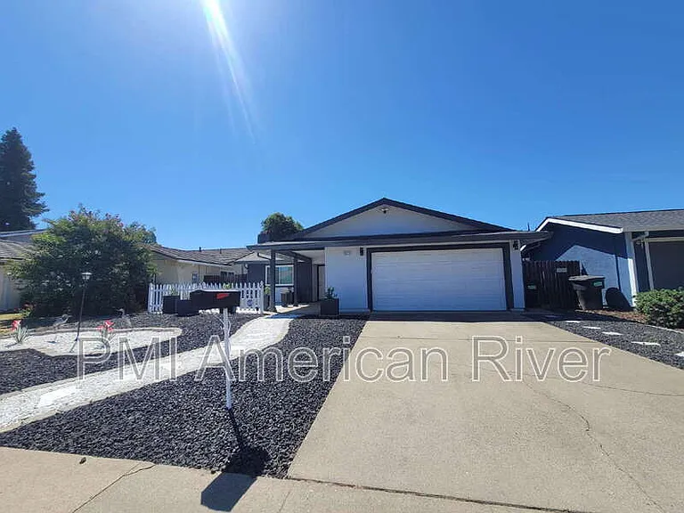 9275 Defiance Cir — Photo 1