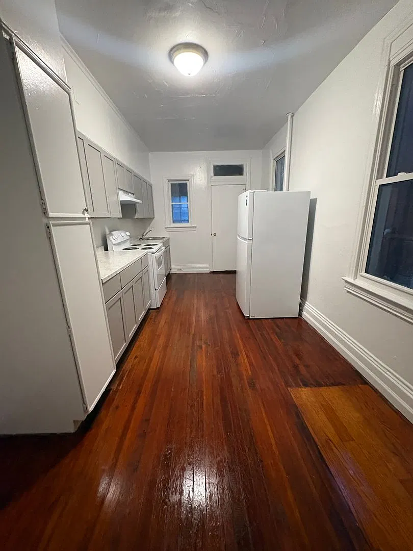 Spacious House with Parking-York City SD — Photo 4