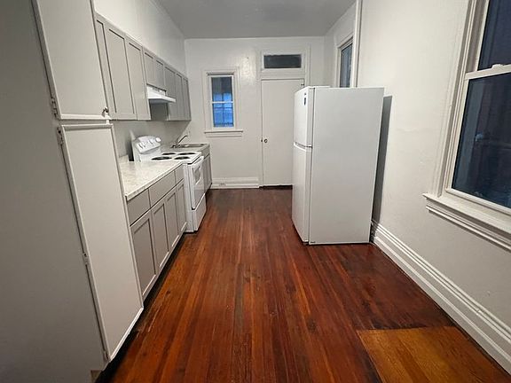 4th image of 618 W Princess St