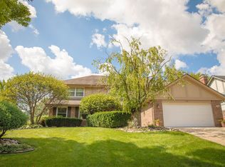 1631 Lakeview Dr, Darien, IL 60561