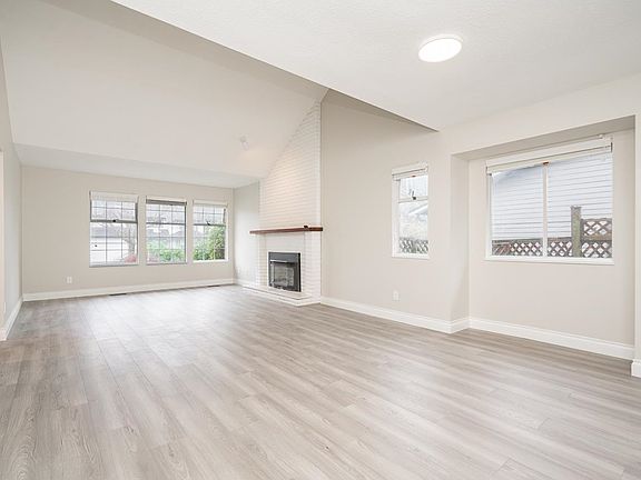 4th image of 13015 Summerhill Cres