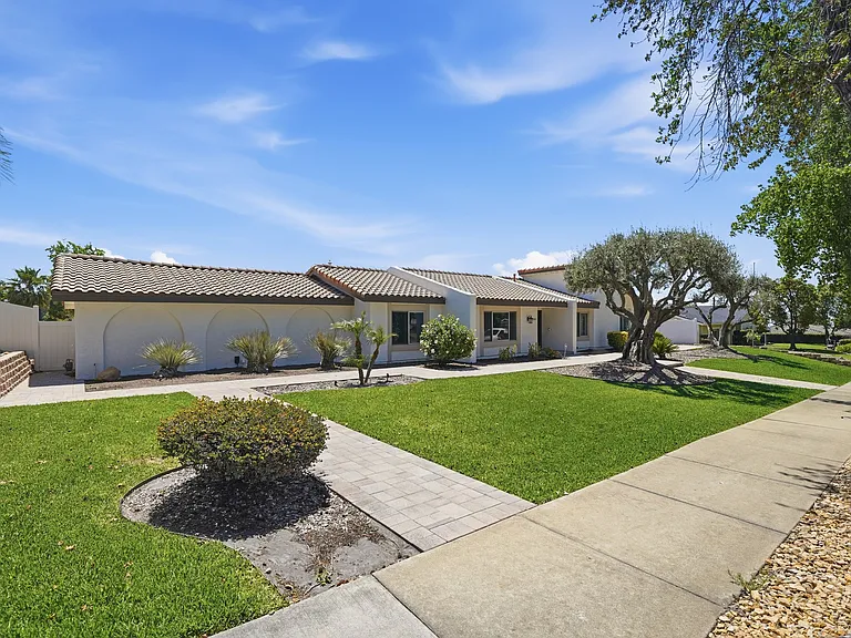 1814 N San Antonio Ave — Photo 2
