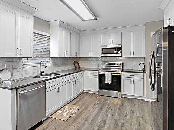 3rd image of 6172 Sayler Park