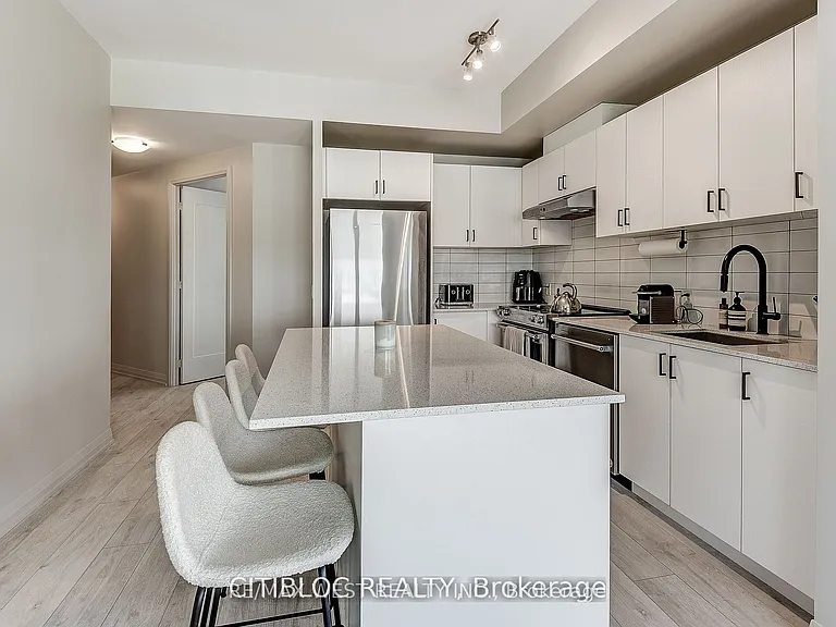 9000 Jane St #1408 — Photo 9