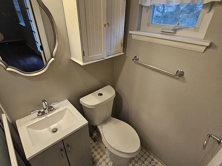 709 N Buchanan St — Photo 11