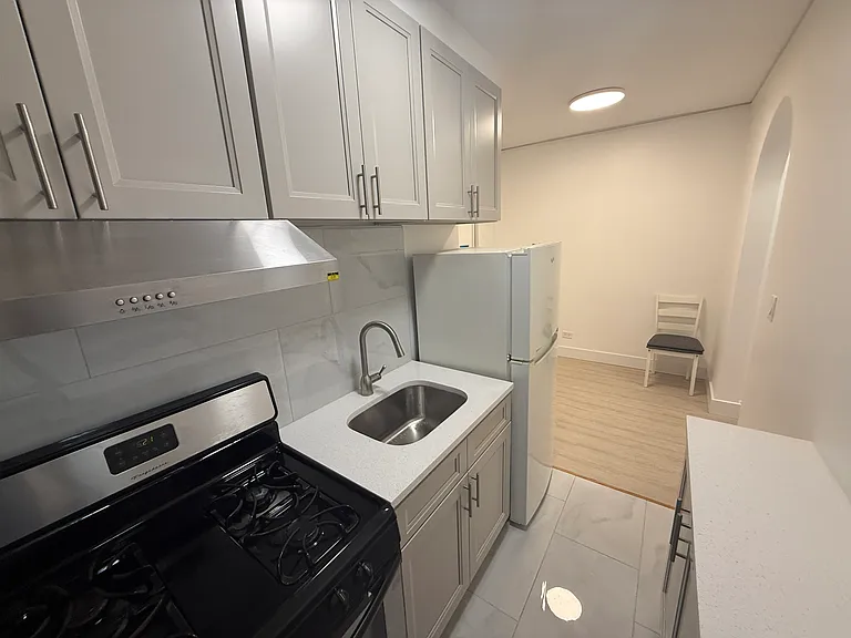14480 Sanford Ave #1E — Photo 10