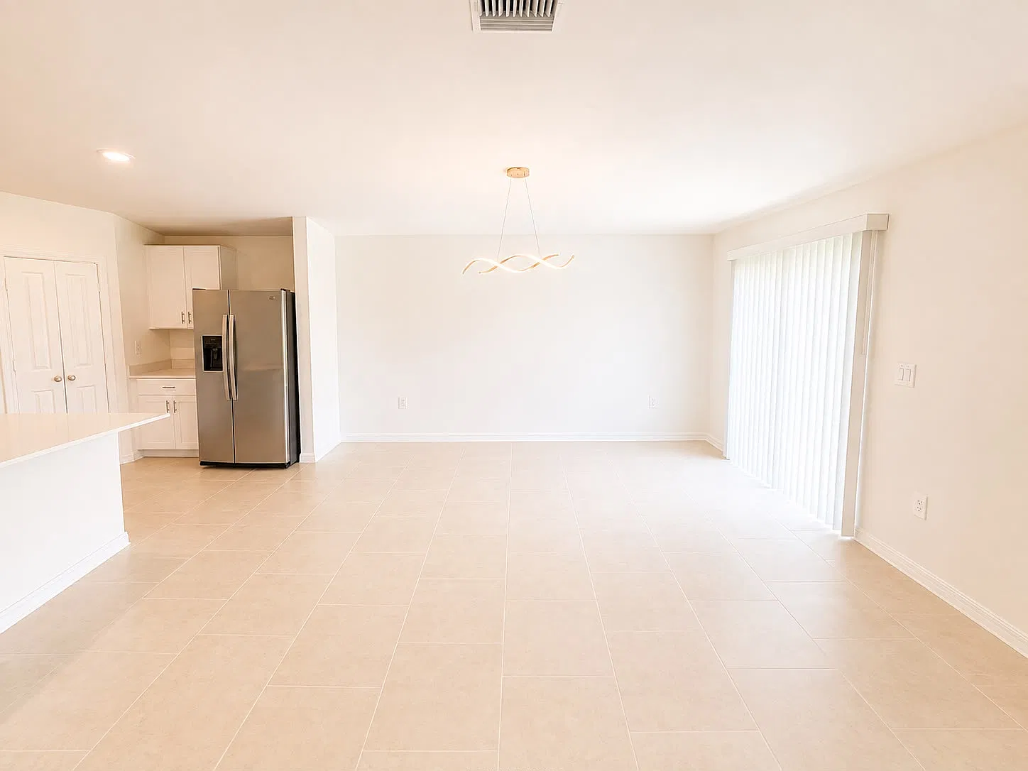 4 bed, 2174 sqft, $2,600 — Photo 2