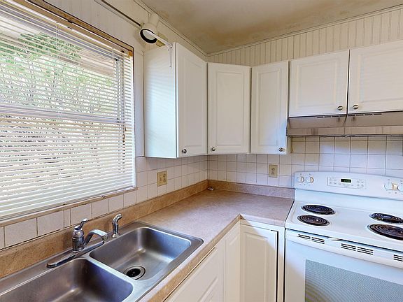 3rd image of 112 Larkspur Dr