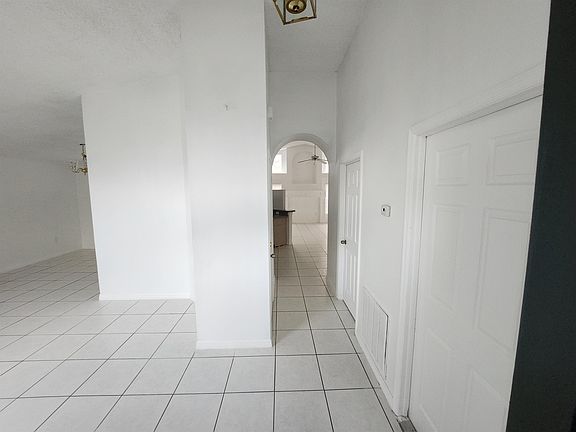 4th image of 523 Pine Lake View Dr