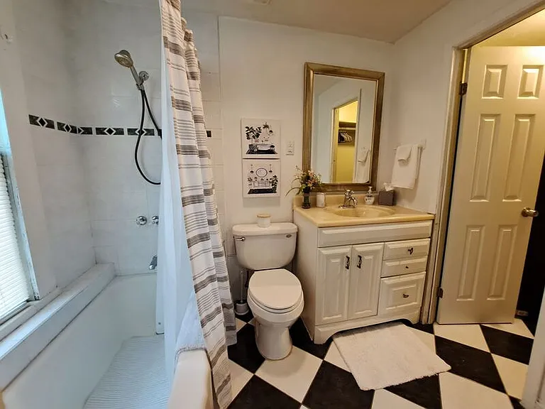 206 E Howry Ave #A — Photo 17