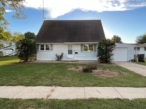 515 N Oak St, Windsor, IL 61957