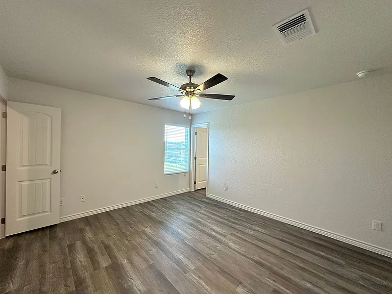 121 Dolphin Dr — Photo 22