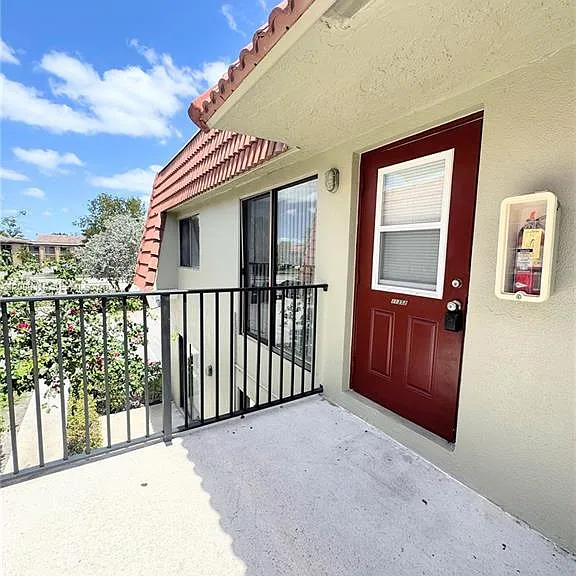 11352 Royal Palm Blvd — Photo 7