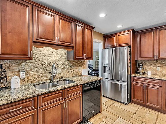 4th image of 755 E Lacy Cir