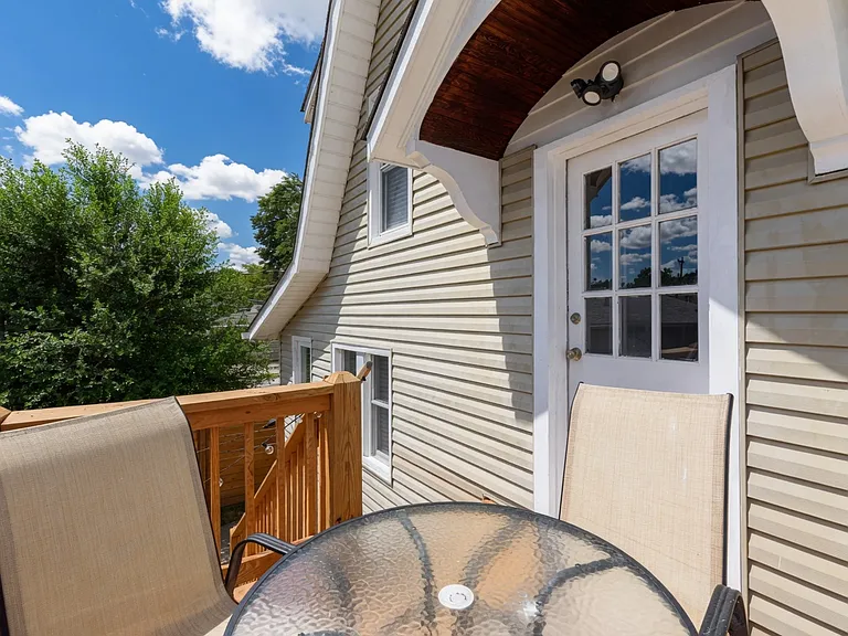 1509 W Clark St — Photo 41