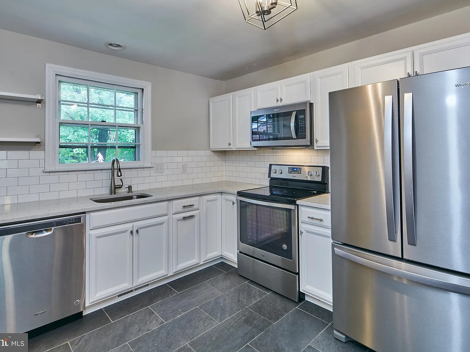 3 bed, 2000 sqft, $3,645 — Photo 2