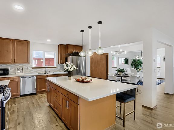 4th image of 2307 118th Avenue SE