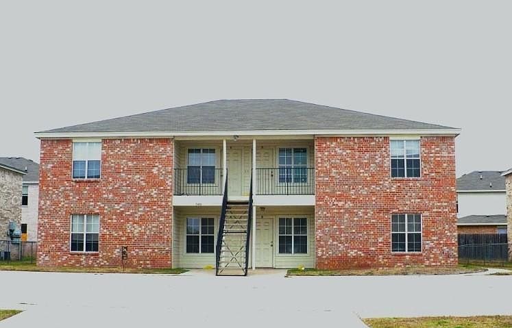 1st image of 3401 Hereford Ln APT C