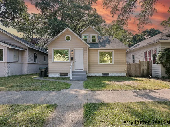 1688 Superior St, Muskegon, MI 49442