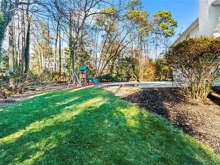 1106 Aurora Ct — Photo 32