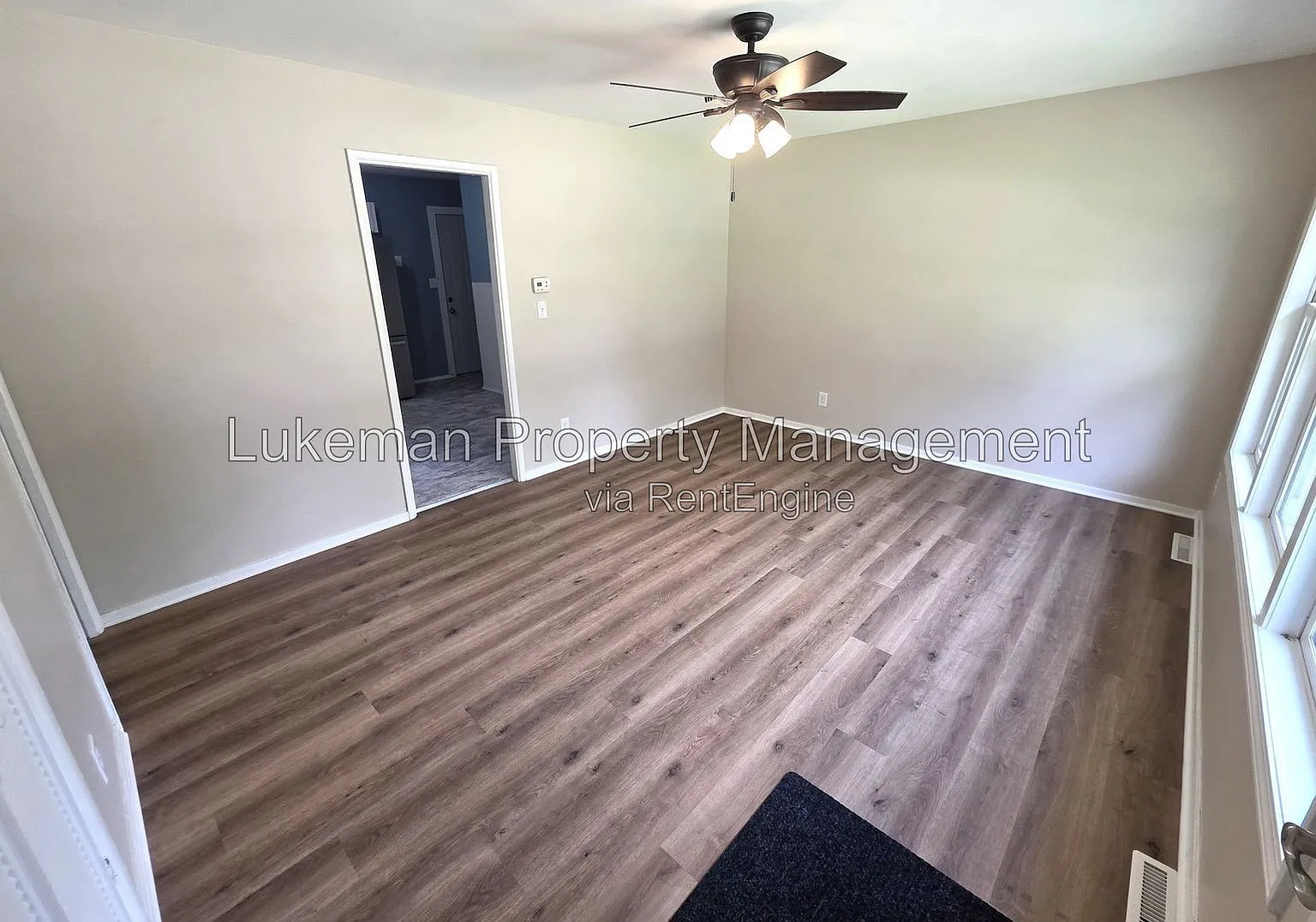 3 bed, 1.0 bath, 923 sqft, $1,400 — Photo 2