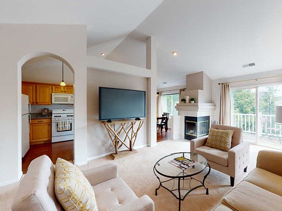 3rd image of 3137 Autumn Lake Dr #3137