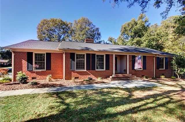 1st image of 2647 Camelot Dr