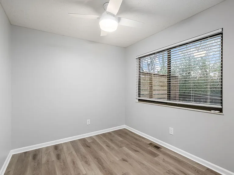 3085-3194 Griggsview Court — Photo 55