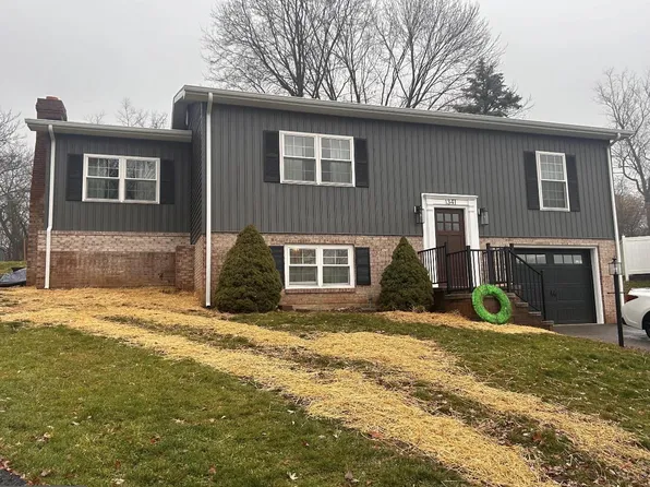 1341 Outer Dr, Hagerstown, MD 21742