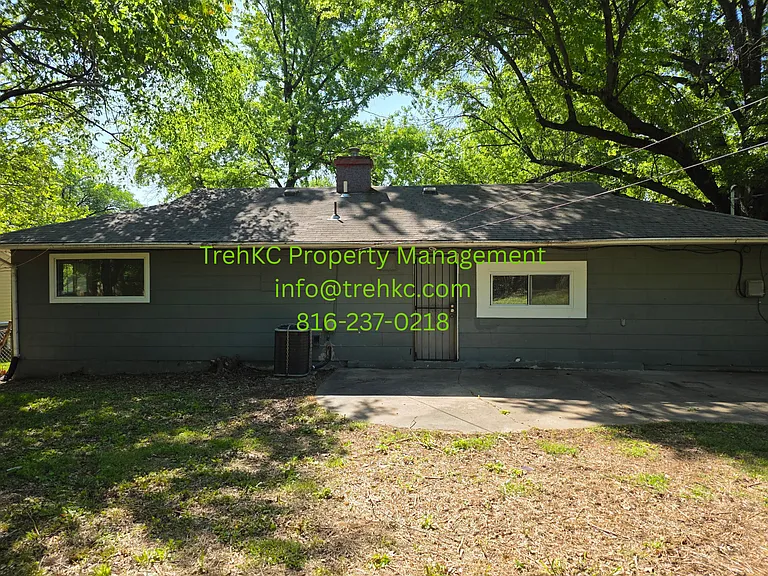 11206 Corrington Ave — Photo 2
