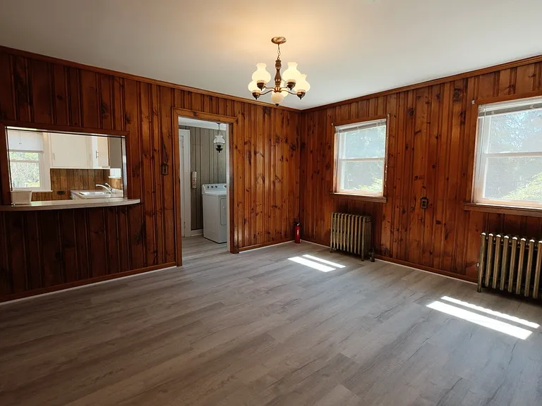 304 E Elm St — Photo 12