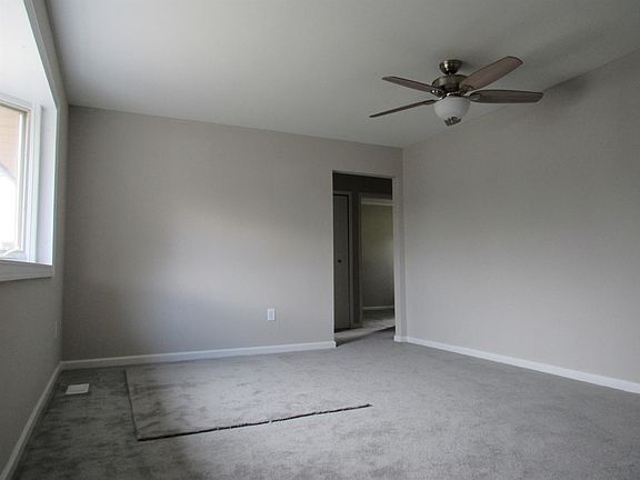 5th image of 1886 Emerson Ave