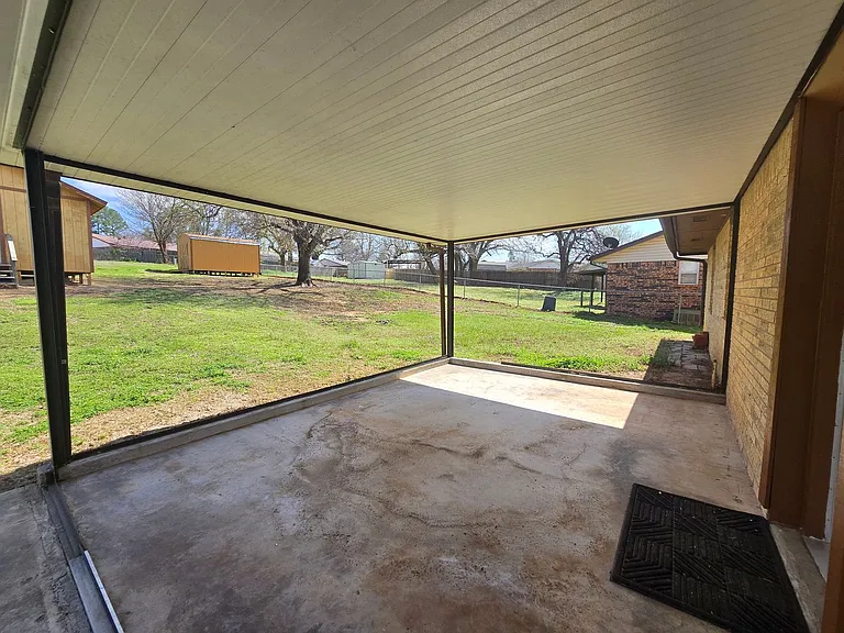 112 Thomas Blvd — Photo 36